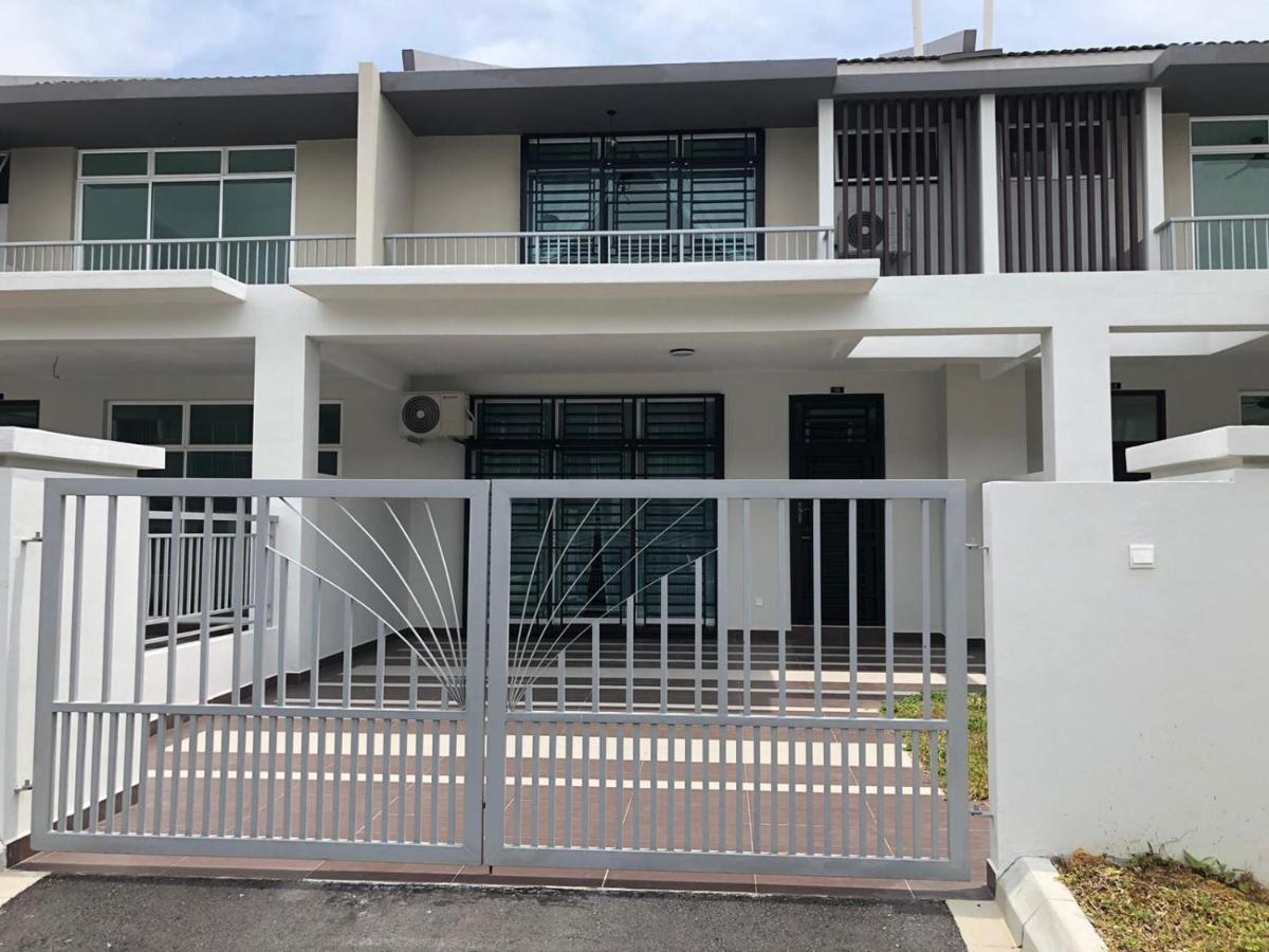 The Crib @ Holiday home *